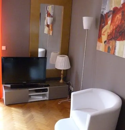Studio Standing La Defense アパート *